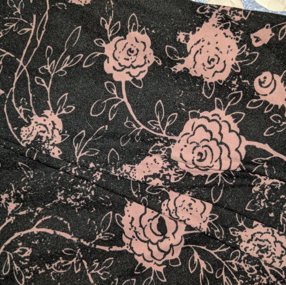 LuLaRoe one size leggings.